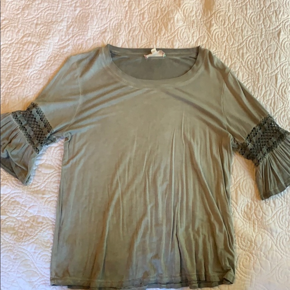 Quarter sleeve blouse